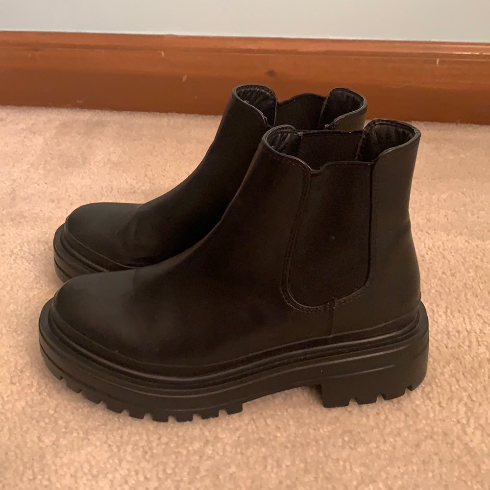 Steve Madden black booties